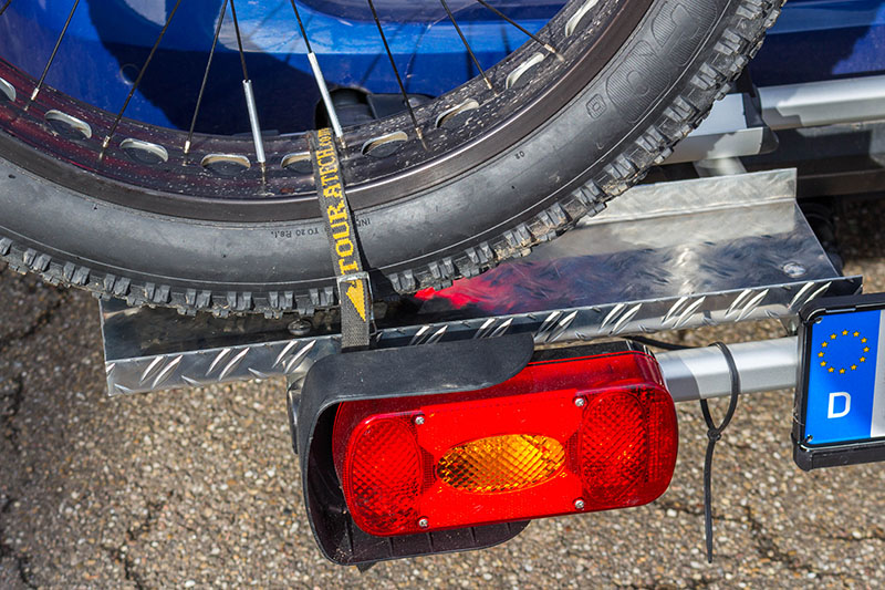 L&auml;ngere Spannriemen, zum Fixieren der R&auml;der, waren auch notwendig