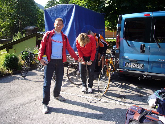 Die Reifen werden aufgepumpt ...