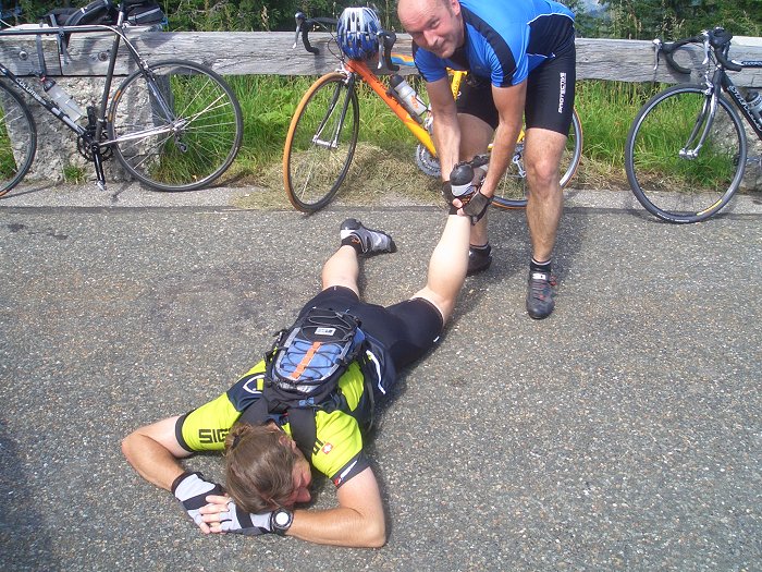 Die letzten Meter schleift Reinhard mich den Berg hinauf