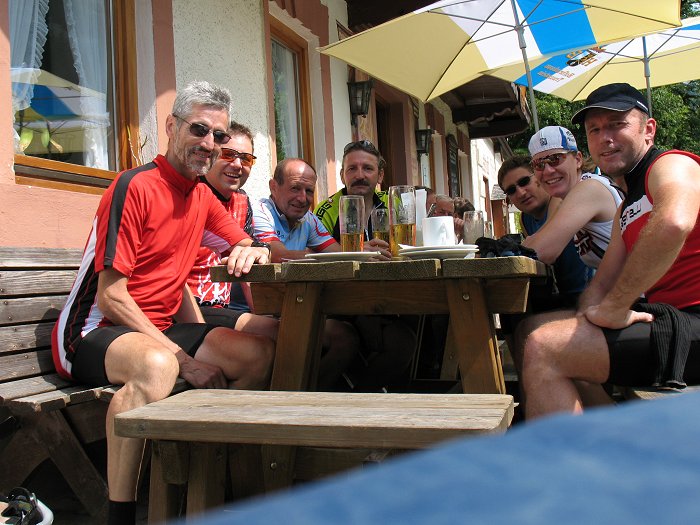 Gruppenbild mit Dame