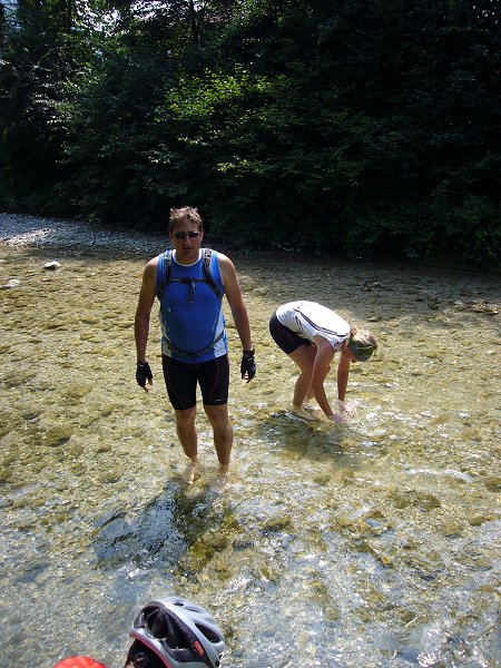 Füße kühlen vor dem Anstieg