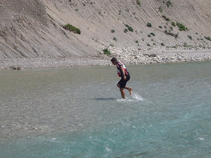 Holger stapft wie ein Storch im Salat