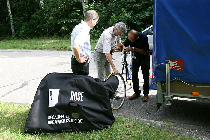 Am Tag vor der Abfahrt haben wir die Räder und einen Teil des Gepäcks eingeladen
