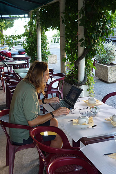 Schon vor dem Frühstück wieder am Rechner ;-)
