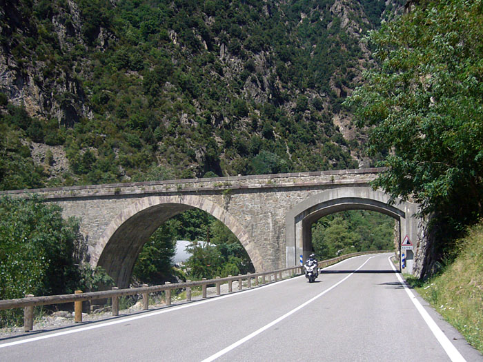 Wenn kein Radler mehr da ist, muss ich halt Moppeds fotografieren ;-)