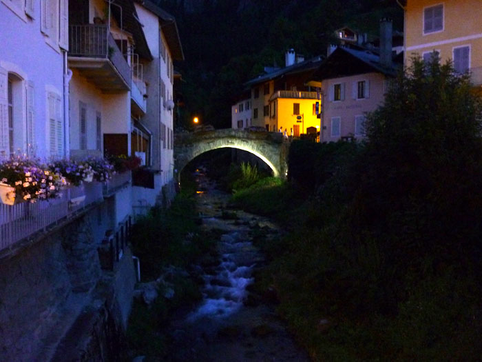 Die Brücke bei Nacht