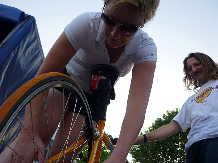 Auch die Mädels schrauben