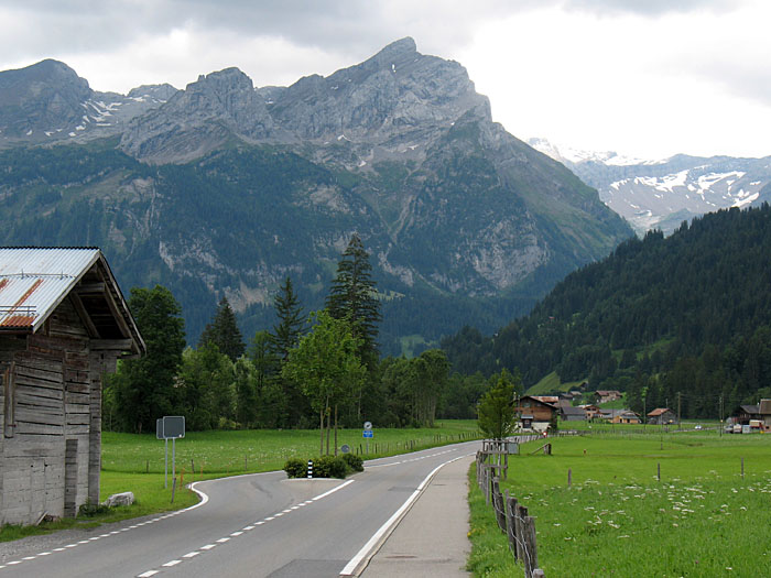 Durch's Tal zum nächsten Berg