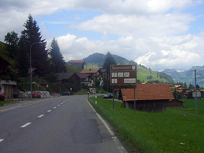 Ab dem Saanemöser geht es bis zum Etappenziel nur noch bergab