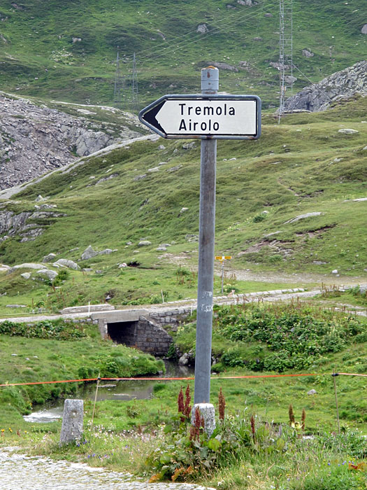 ... über die alte Gotthardstraße (Tremola) nach Airolo ...