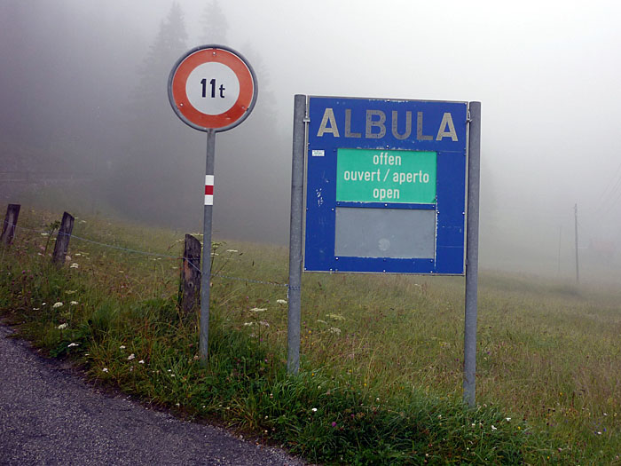 Zumindest ist der Pass noch offen ;-)
