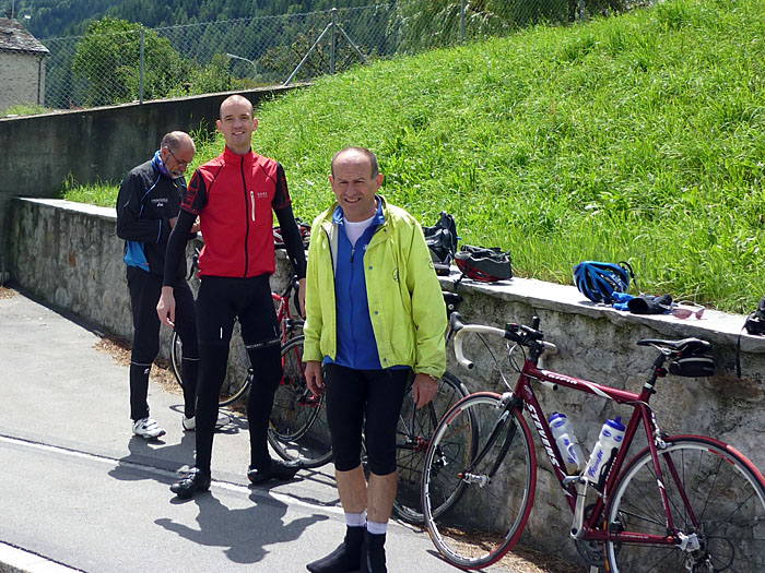 Erst 20 Kilometer weiter und 1.400 Höhenmeter tiefer, fällt ihnen der Fehler auf