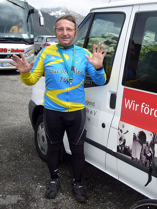 ... um dem wartenden Carlo die Autoschlüssel zu bringen