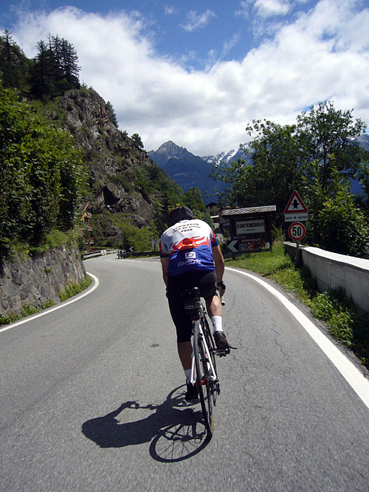 Wieder runter ins Tal, nur gut, das ein Vernünftiger voraus fährt ;-)