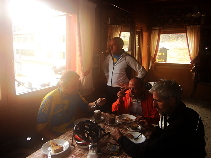 Milchkaffee und Kuchen wärmen nur zum Teil