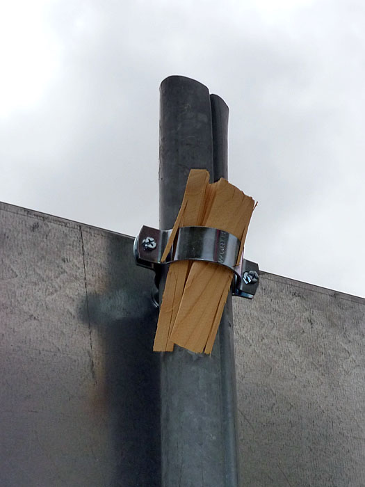 Italienische Schilderbefestigung ;-)