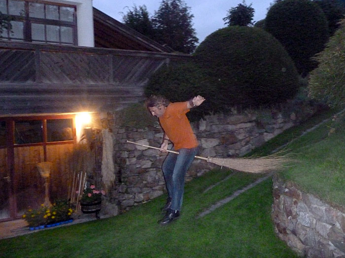 Carlo testet neue Methoden, um den Berg rauf zu kommen ;-)