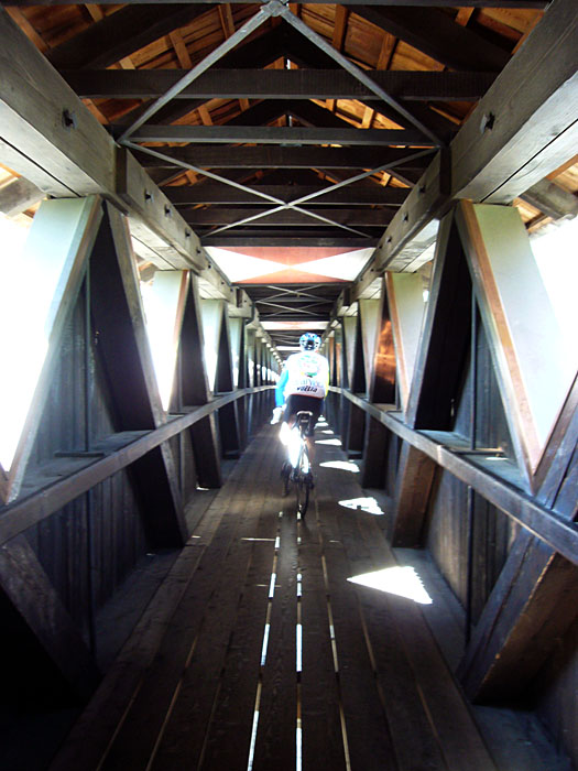 Holzbrücke über den Etsch