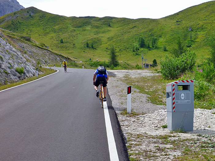 ... und dann wird auch noch geblitzt (die graue Kiste)