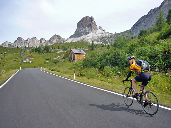 Björn radelt locker rauf ...