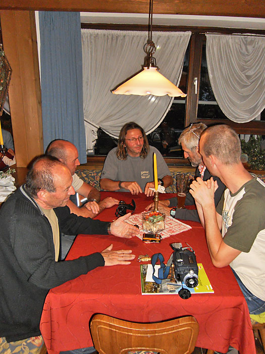 Hier sitzen Jäger, Angler, Radfahrer und andere Übertreiber ;-)