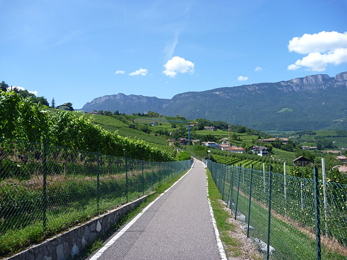 Auf der alten Eisenbahnstrecke von Bozen nach Eppan
