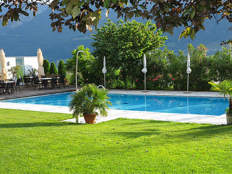 Der Pool des Hotels liegt jungfräulich da ...