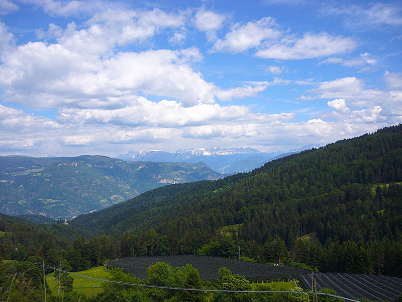 Unterwegs hat man schöne Ausblicke in die Täler