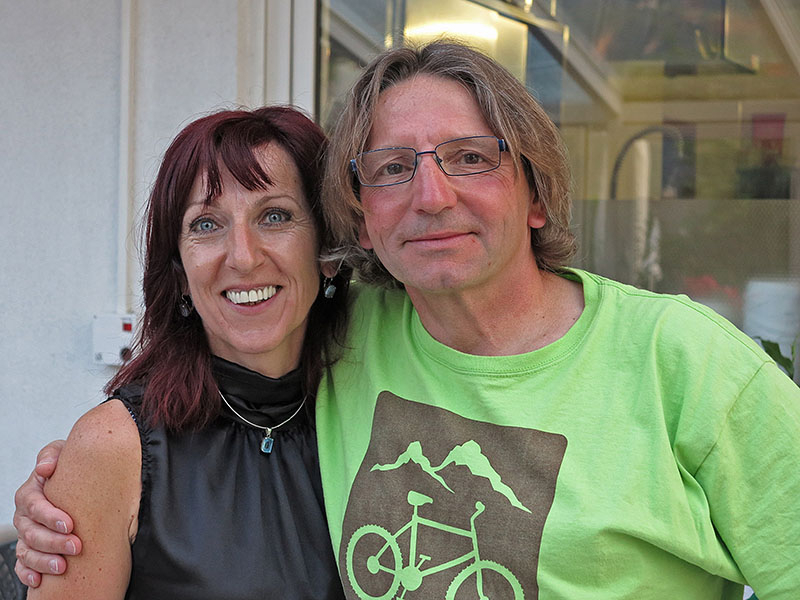 Unsere Kellnerin Ivetta haben wir ins Herz geschlossen, sie ist sogar eine Runde mit uns Rad gefahren!