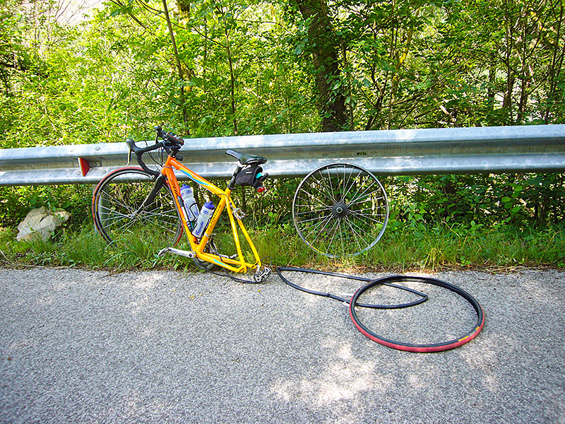 Shit happens, natürlich an der steilen Stelle habe ich einen Plattfuß :-(