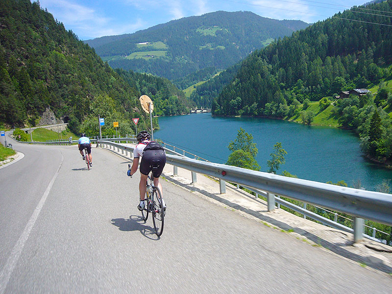 ... und ein weiterer Stausee schmücken unsere Abfahrt
