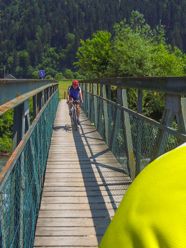 Hanspeter auf der Brücke