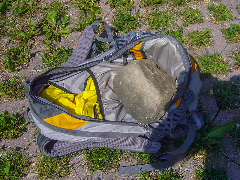 Klaus merkt erst jetzt, warum sein Rucksack so schwer war ;-)