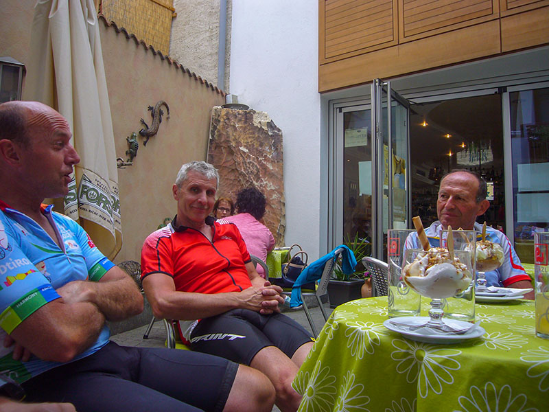 Nettes Café in einem Hinterhof