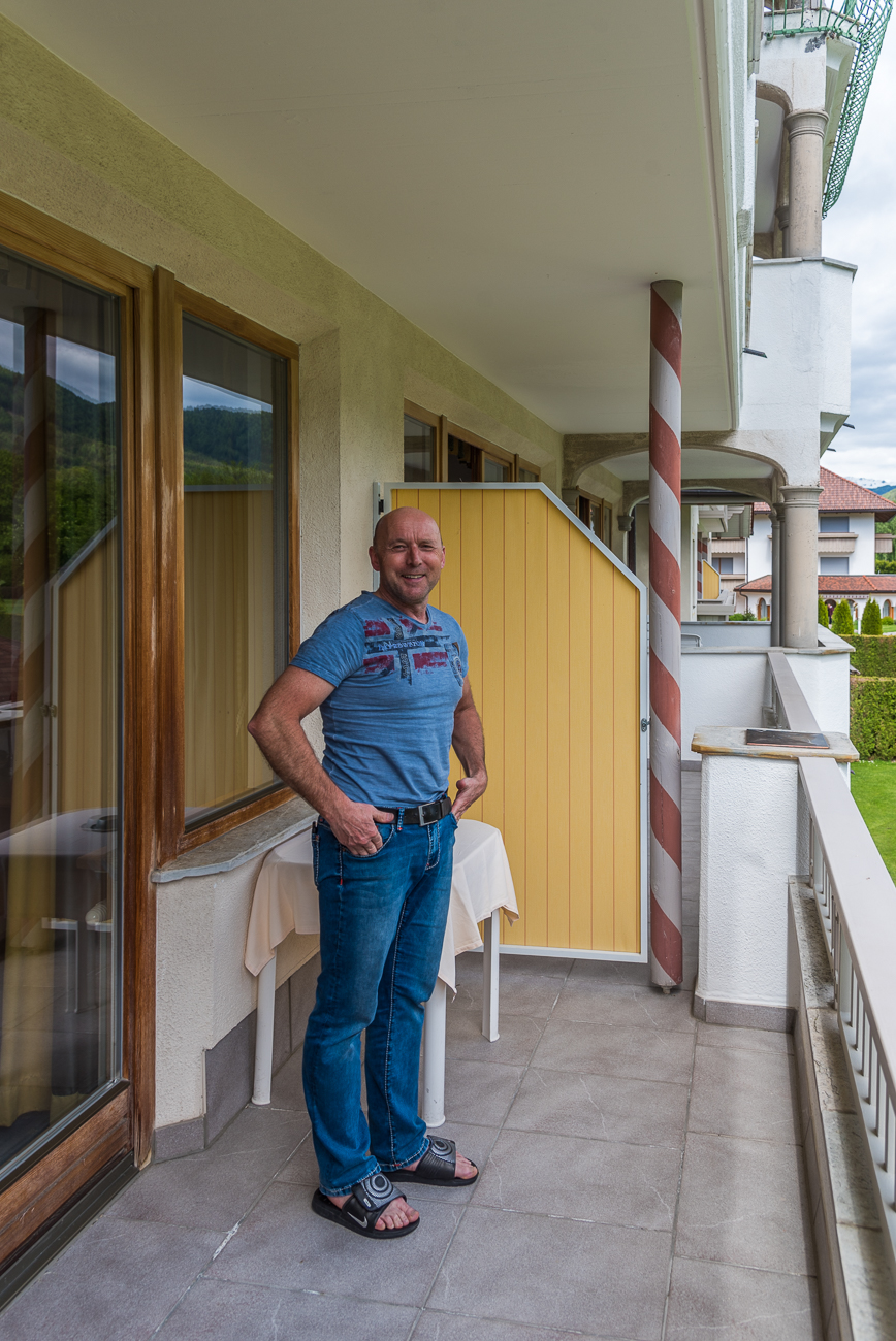Reini auf dem Balkon unseres Zimmers