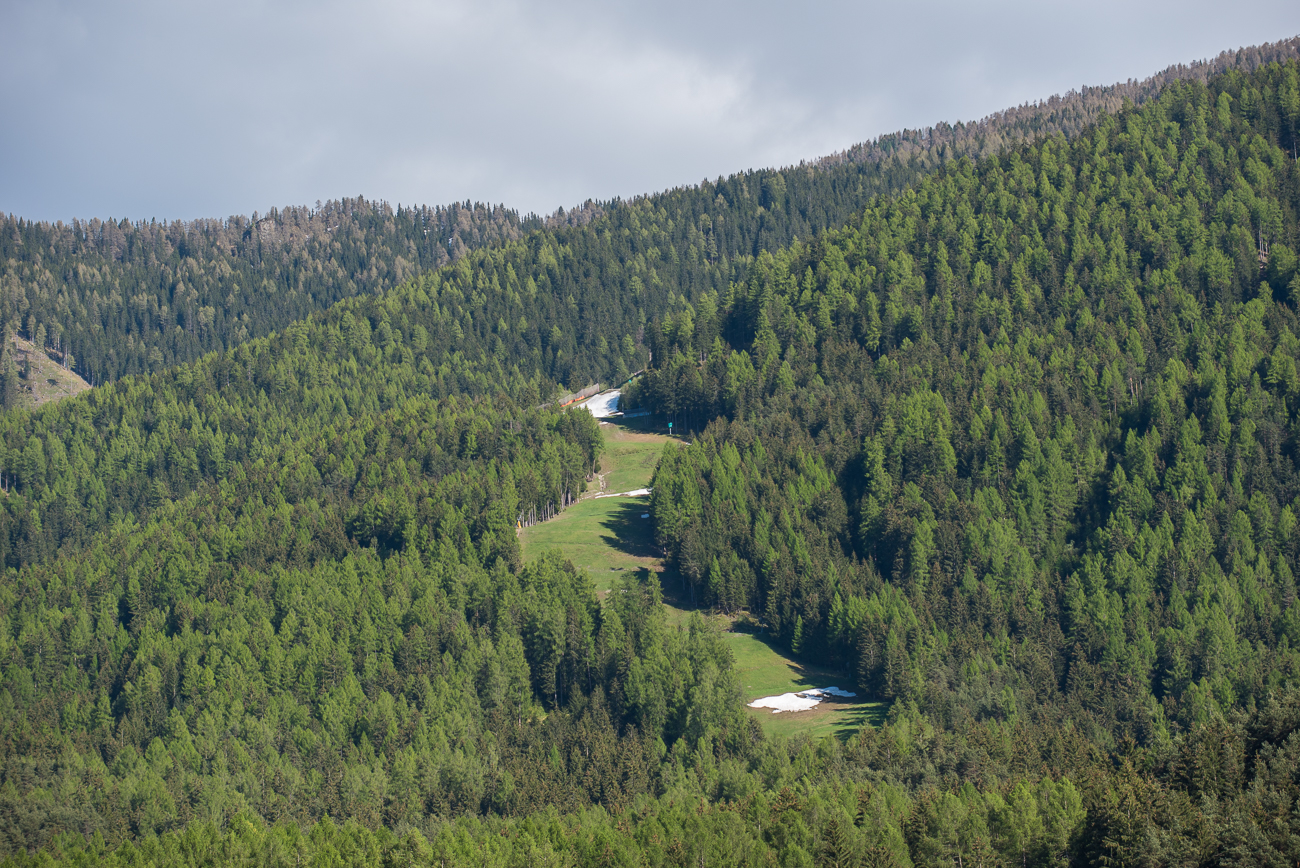 Bis hier herunter ziehen sich manche Schneeflecken