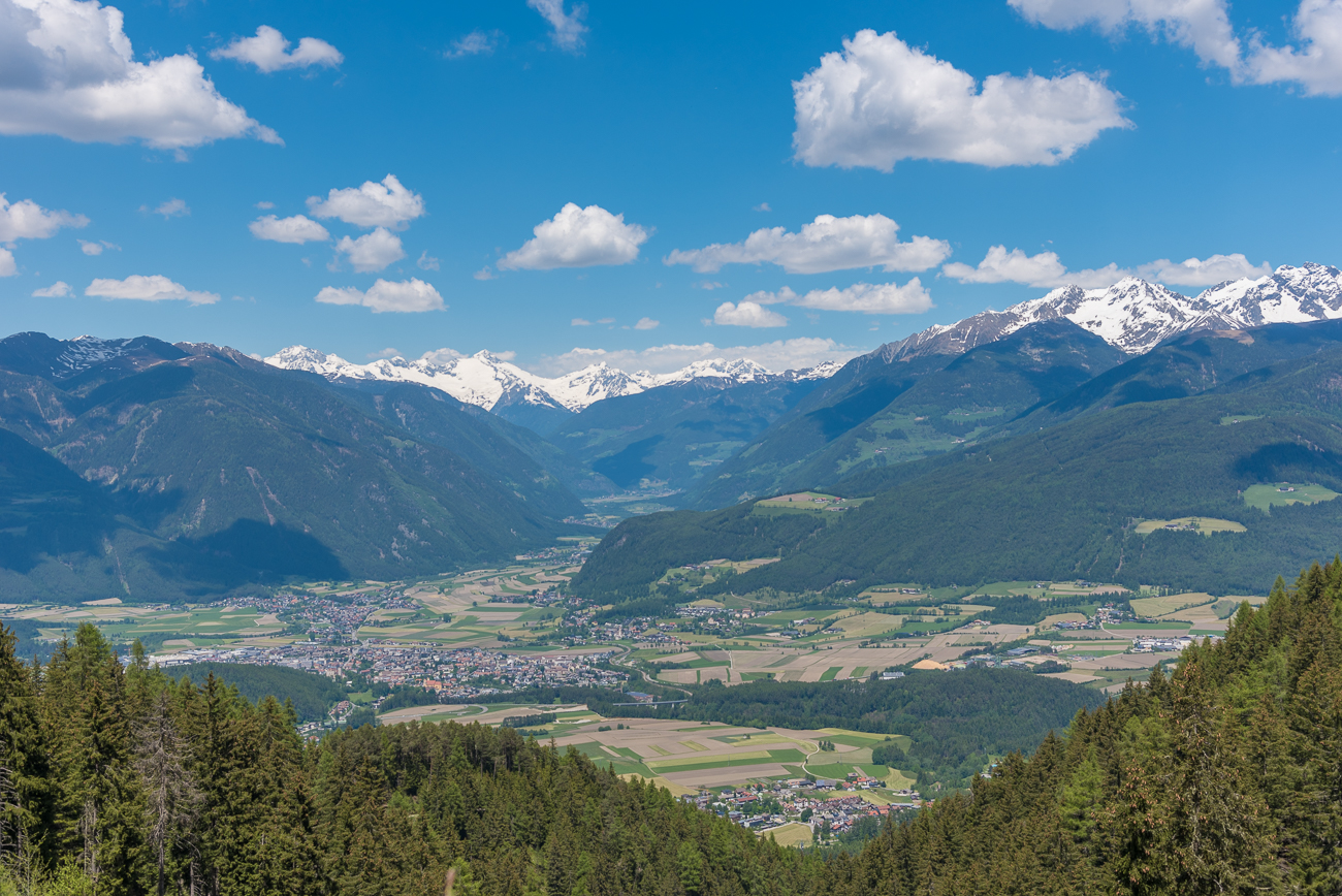 Blick auf Bruneck ...