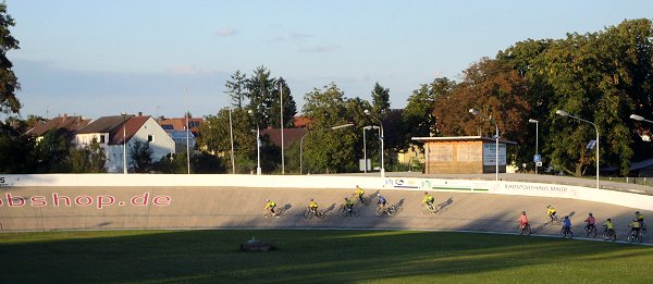 An der Radrennbahn