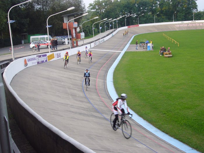 An der Radrennbahn