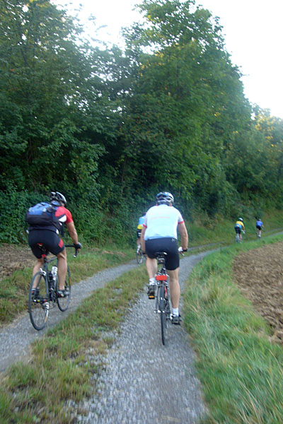 Dann halt etwas Schotter zum Weiterkommen