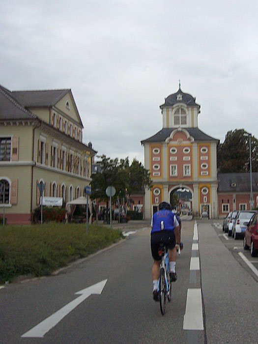 Vor dem Bruchsaler Schloss