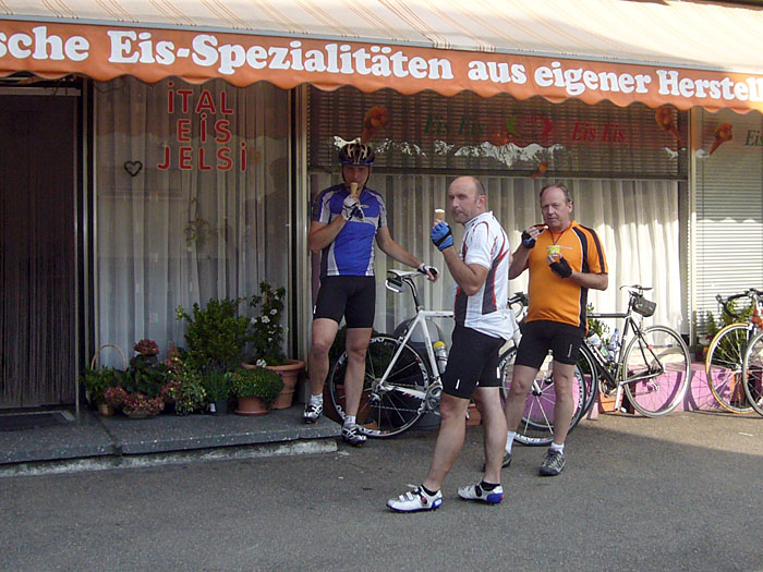 Das Eis schmeckt nicht schlecht ...