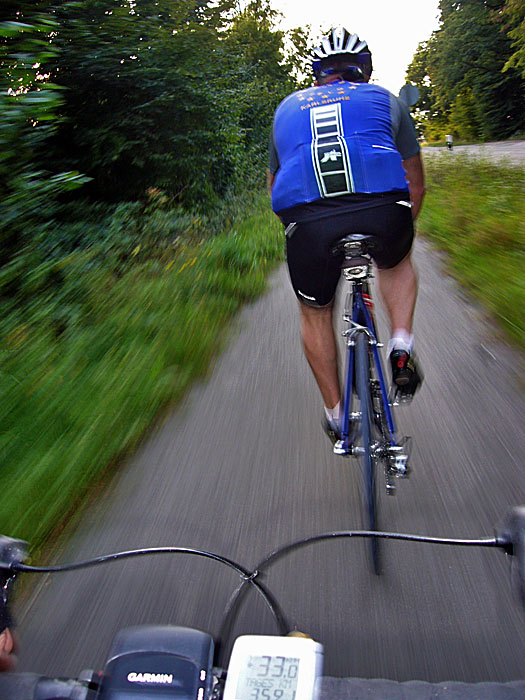 Achim gibt Windschatten