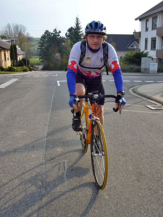 Bergauf mit angezogenen Bremsen ;-)