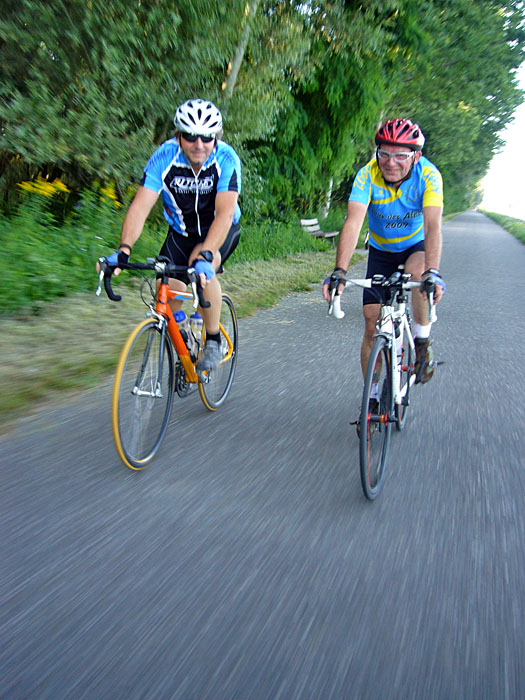 ... und fahren am Rhein entlang wieder Richtung KA