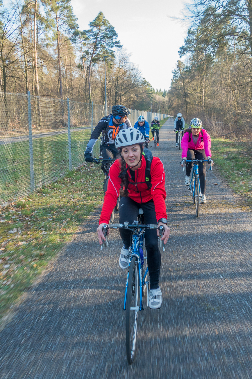 Die Luft ist noch frisch, alle sind warm eingepackt