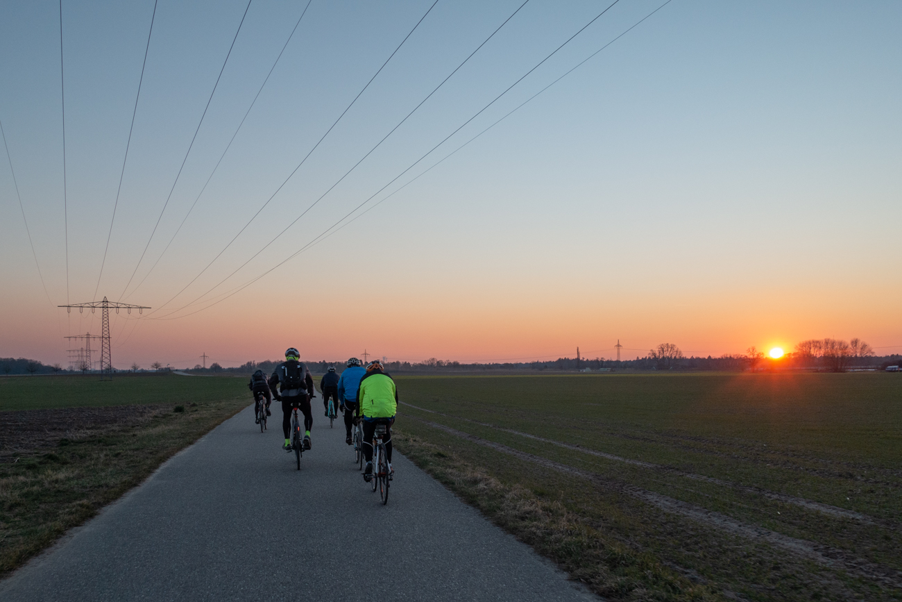 Kurz vor dem Ziel geht die Sonne unter