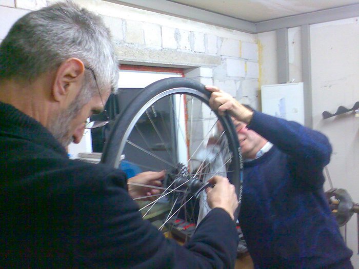 Schrauben unter Anleitung