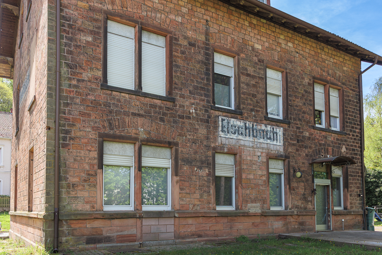 Ehemaliges Bahnhofsgebäude von Elschbach ...