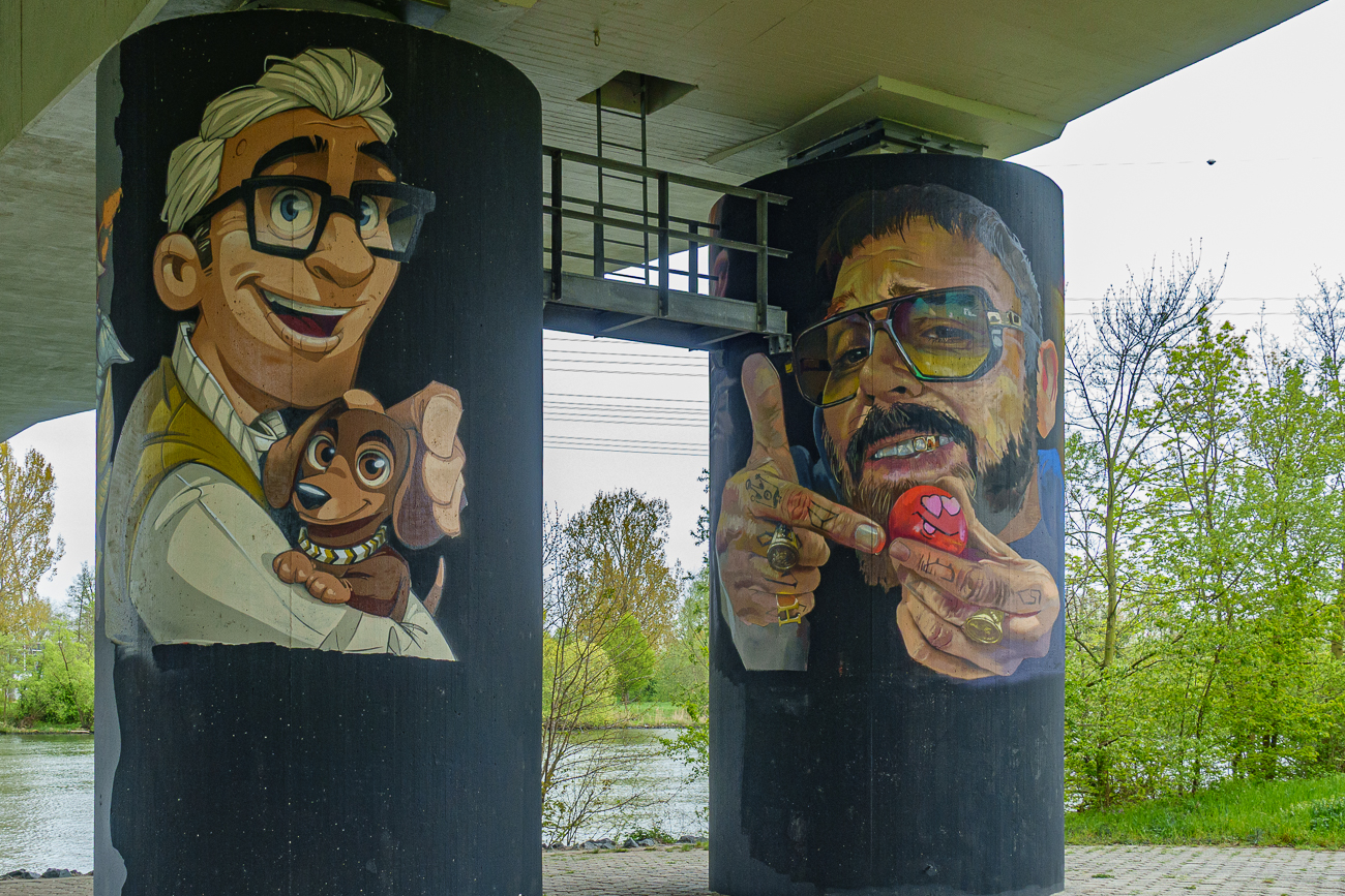 Grafitti an den Brückenpfeilern